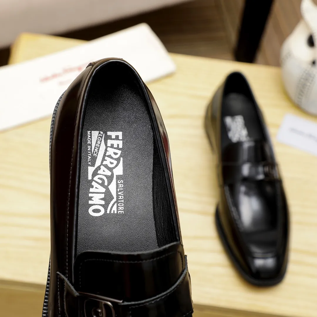 Factory price 420 🔥Ferragamo's new men's casual slip-on shoes🇨🇳Official website original 1:1 mold opening, original quality💯Fine workmanship, high-end luxury☘The upper is made of imported Italian first-layer cowhide🌴🐑leather lining🍓Rubber wear-resistant and non-slip outsole, breathable and comfortable to wear🍍The first choice for high-end men🍉Black, size 38-45